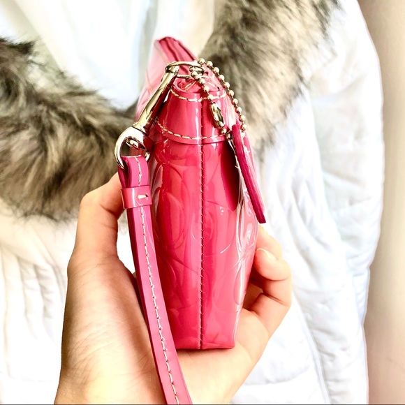 COACH⚡️Authentic Pink Pattern Leather Wristlet - Picture 3 of 9